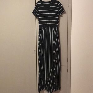 T-shirt style maternity maxi